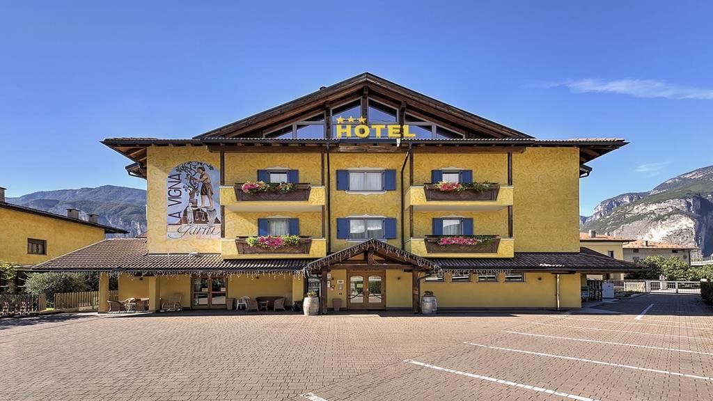 Hotel Garni La Vigna - Adult Friendly San Michele all'Adige Bagian luar foto