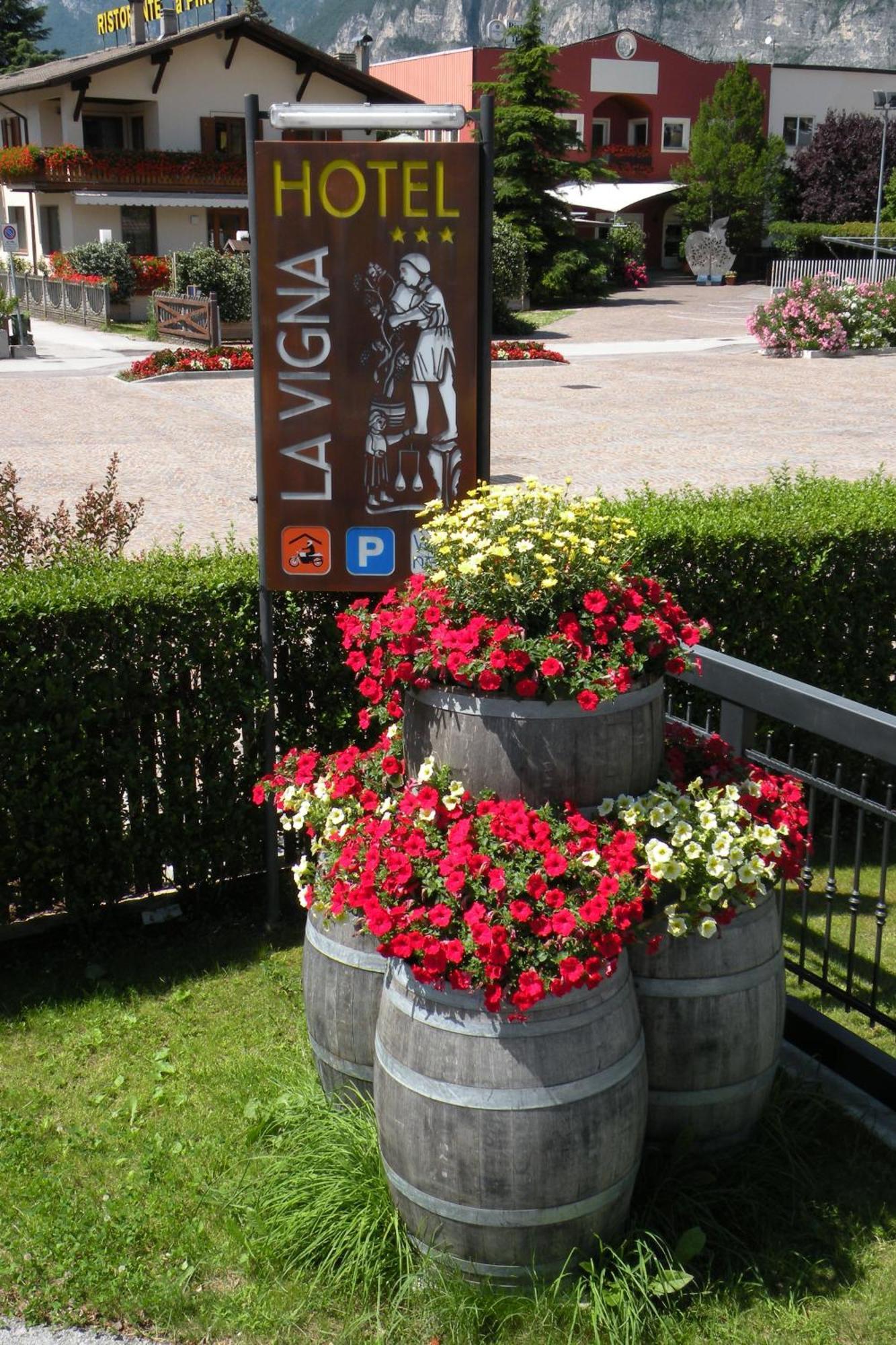 Hotel Garni La Vigna - Adult Friendly San Michele all'Adige Bagian luar foto