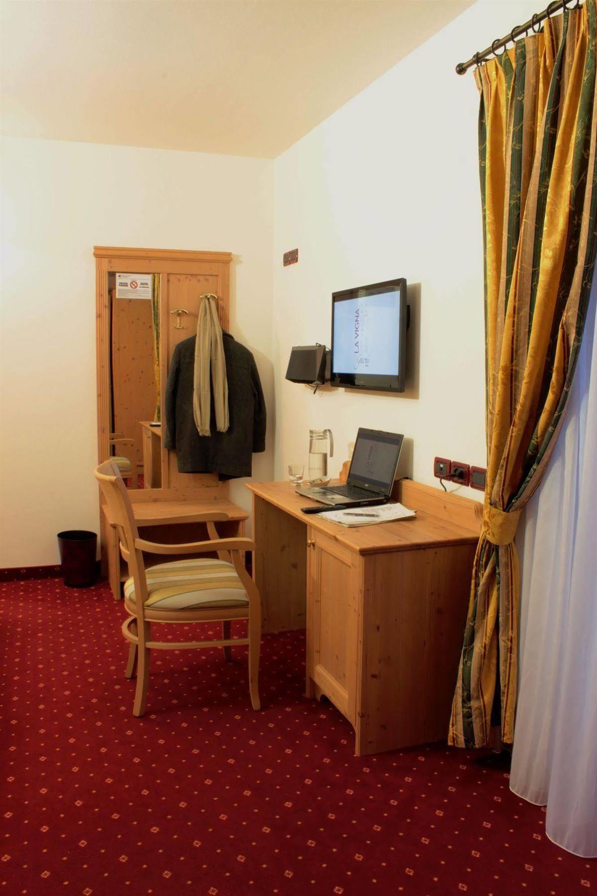 Hotel Garni La Vigna - Adult Friendly San Michele all'Adige Bagian luar foto