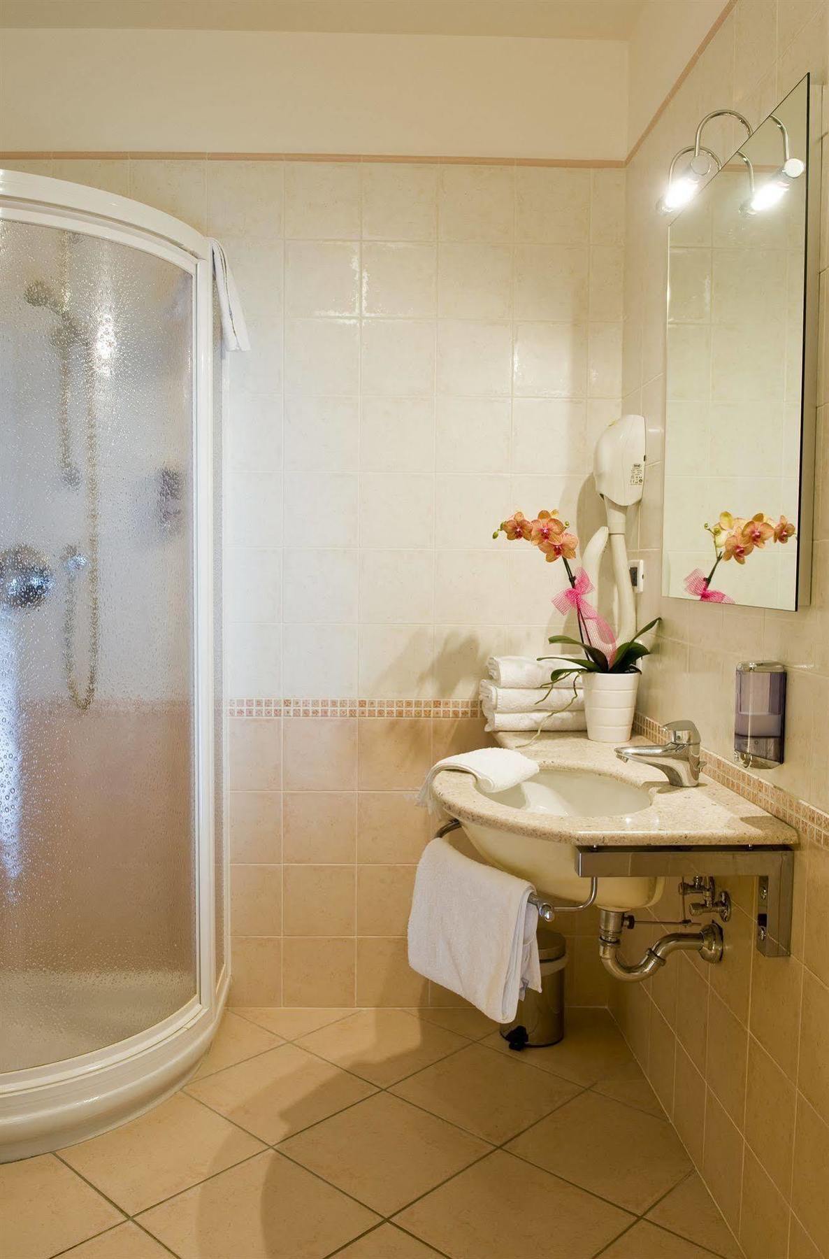 Hotel Garni La Vigna - Adult Friendly San Michele all'Adige Bagian luar foto